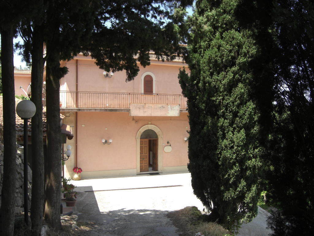 Albergo Villa Nobile Chiaramonte Gulfi Exterior foto
