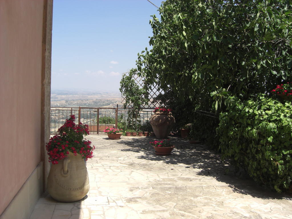 Albergo Villa Nobile Chiaramonte Gulfi Exterior foto