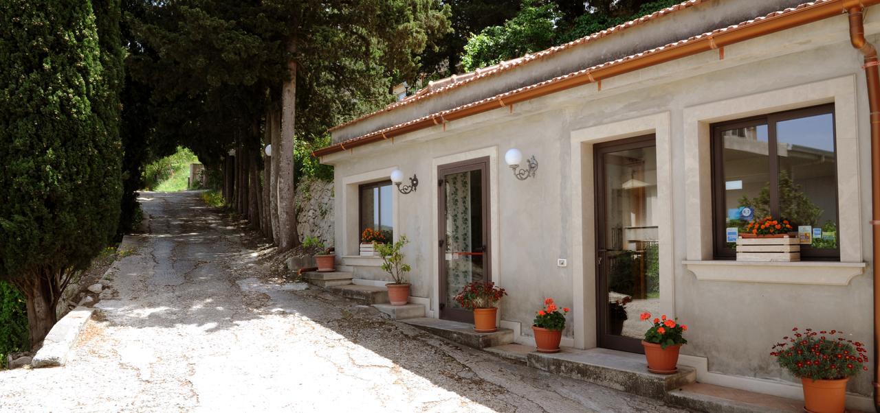 Albergo Villa Nobile Chiaramonte Gulfi Exterior foto